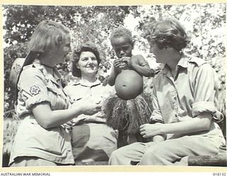 NEW GUINEA. 17 NOVEMBER 1943. MEMBERS OF THE AUSTRALIAN ARMY MEDICAL WOMEN'S SERVICE (AAMWS) ON SERVICE. BETTY COOK OF ADELAIDE, SA, BETTY GOODWIN OF BELLEVUE HILL, NSW, AND NELL BACKHOUSE OF ..