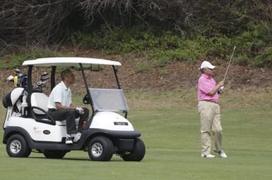 Barack Obama plays golf with Prime Minister Najib Razak, Joe Paulsen, and Mike Brush in Kaneohe Bay, Hawaii, December 24, 2014