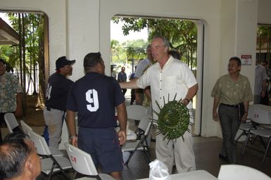 [Assignment: 48-DPA-SOI_K_Guam_6-6-7-07] Pacific Islands Tour: Visit of Secretary Dirk Kempthorne [and aides] to Guam, U.S. Territory [48-DPA-SOI_K_Guam_6-6-7-07__DI11183.JPG]