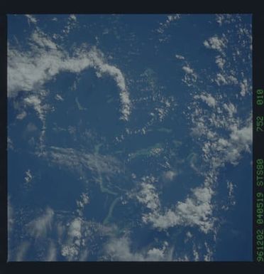 STS080-752-010 - STS-080 - Earth observations taken from Space Shuttle Columbia during STS-80 mission