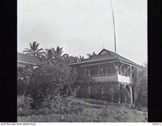 MILNE BAY, PAPUA. 1943-03. EXTERIOR OF TARGET HOUSE, THE OLD NAVAL HEADQUARTERS. (NAVAL HISTORICAL COLLECTION)