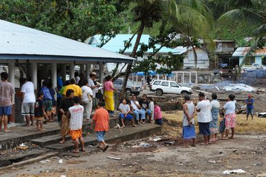 Earthquake ^ Tsunami - Asili, American Samoa, October 7, 2009 -- Distribution center. Several local and federal partners worked together to provide essential resources when and where needed after the recent tsunami. David Gonzalez/FEMA