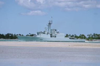 Port side view of the Canadian frigate HMCS ALGONQUIN (FFH 283) moving down the channel at Pearl Harbor en route to take part in Operation RIMPAC 2000
