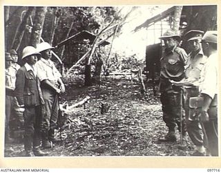 SAMANSO ISLAND, BOUGAINVILLE AREA. 1945-10-01. MAJOR F.A. GODING, HEADQUARTERS 2 CORPS, GIVING FINAL INSTRUCTIONS TO LIEUTENANT GENERAL M. KANDA (1), WHO WAS COMMANDER OF JAPANESE FORCES ON ..