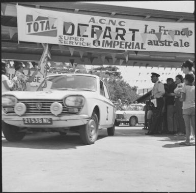 Rally cars cruising past spectators during the 1st Safari Calédonien racing event, New Caledonia, 1967, 2 / Michael Terry