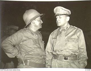 1942-10-12. GENERAL MACARTHUR AND MR FORDE (MINISTER FOR THE ARMY) IN NEW GUINEA. (NEGATIVE BY BOTTOMLEY)