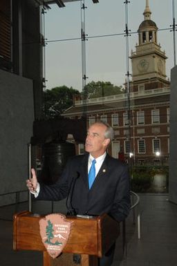 [Assignment: 48-DPA-07-13-08_SOI_K_Philly_Rec] Reception at Independence National Historical Park for attendees at the National Governors Association Centennial Meeting in Philadelphia, Pennsylvania. Secretary Dirk Kempthorne [and Independence National Historical Park Deputy Superintendent Darla Sidles delivered official remarks; and the Secretary conversed with fellow NGA attendees, among them Pennsylvanina Governor Edward Rendell, Vermont Governor James Douglas, Wyoming Governor Dave Freudenthal, Guam Governor Felix Camacho, former Tennessee Governor Don Sundquist, and former Michigan Governor John Engler.] [48-DPA-07-13-08_SOI_K_Philly_Rec_IOD_9311.JPG]