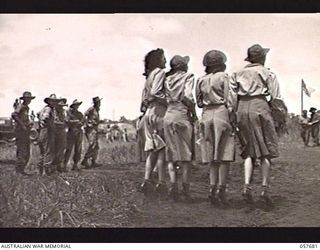 SOPUTA, NEW GUINEA. 1943-10-09. EXCITED UNITED STATES ARMY NURSES AS THEIR HORSE PASSES THE POST AT THE RACE MEETING CONDUCTED BY THE 11TH AUSTRALIAN DIVISION