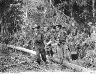 DAGUA, NEW GUINEA. 1945-03-27. 2/2 INFANTRY BATTALION STRETCHER BEARERS AT WORK BETWEEN A FORWARD PATROL AND A COMPANY HQ. IDENTIFIED PERSONNEL ARE:- PTE F.T. PENFOLD (1); PTE D.G. CHOATE (2); PTE ..