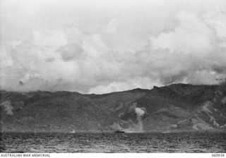 MILNE BAY, NEW GUINEA. 1943-01. JAPANESE AIRCRAFT ATTACKING ALLIED SHIPPING IN THE BAY