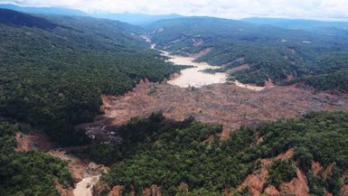 Central PNG reels from earthquake as Australia sends helicopter aid