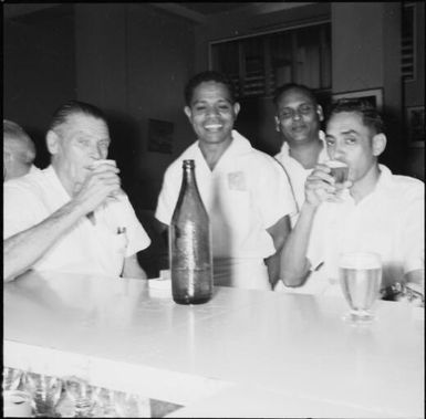 Cocktail bar, Fiji, 1966 / Michael Terry