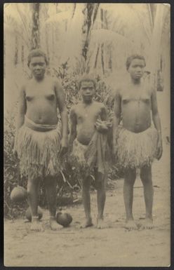 Three girls, Vanuatu