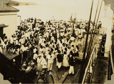 Crowds on the wharf at Nuku'alofa, 1928
