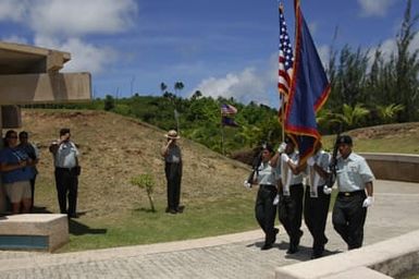[Assignment: 48-DPA-SOI_K_Guam_6-6-7-07] Pacific Islands Tour: Visit of Secretary Dirk Kempthorne [and aides] to Guam, U.S. Territory [48-DPA-SOI_K_Guam_6-6-7-07__DI11379.JPG]