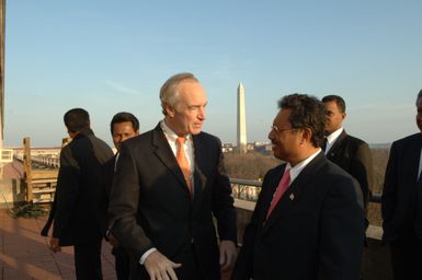 [Assignment: 48-DPA-02-25-08_SOI_K_Pres_Palau] Secretary Dirk Kempthorne [meeting at Main Interior] with government delegation from the Republic of Palau, [led by Palau President Tommy Remengesau. Secretary Kempthorne and President Remengesau discussed, among other subjects, the possibility of creating a National Heritage Area on the Palau island of Peleliu, along with the upcoming Review of the Palau-U.S. Compact of Free Association.] [48-DPA-02-25-08_SOI_K_Pres_Palau_IOD_1125.JPG]