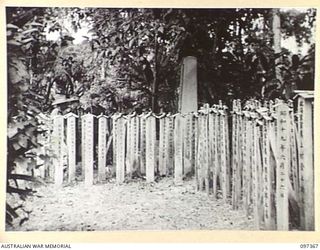 BUIN AREA, BOUGAINVILLE. 1945-09-28. AUSTRALIAN TROOPS FROM HEADQUARTERS 2 CORPS LOOKING AT A JAPANESE SHRINE FOR THE DEAD NEAR THE BUIN NAVAL HEADQUARTERS. THE SURRENDER PARTY FROM HEADQUARTERS 2 ..