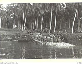 SIAR, NEW GUINEA. 1944. TROOPS AND STORES ON THE BEACH WAITING FOR THE COURIER BARGE OF THE 593RD UNITED STATES BARGE COMPANY TO TAKE THEM TO ALEXISHAFEN