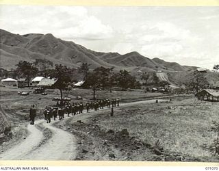 FINISTERRE RANGES, NEW GUINEA. 1944-03-15. TROOPS OF THE 2/10TH INFANTRY BATTALION ON THE MARCH FROM THE EVAPIA RIVER TO KESAWAI TO TAKE UP NEW POSITIONS IN THE FINISTERRE RANGES