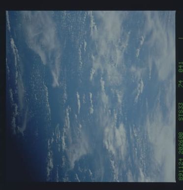 S33-74-041 - STS-033 - STS-33 earth observations