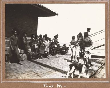 A group on the wharf at Port Moresby, 1914