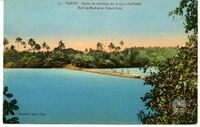 55. - Tahiti. - Route en remblais sur le Lac à Papéari