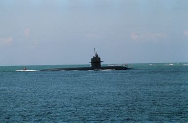 The nuclear-powered attack submarine USS HONOLULU (SSN-718) enters the channel as it arrives for a visit to Naval Station, Pearl Harbor, Hawaii.