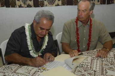 [Assignment: 48-DPA-SOI_K_Amer_Sam] Pacific Islands Tour: Visit of Secretary Dirk Kemmpthorne [and aides] to American Samoa, U.S. Territory [48-DPA-SOI_K_Amer_Sam__DI15204.JPG]