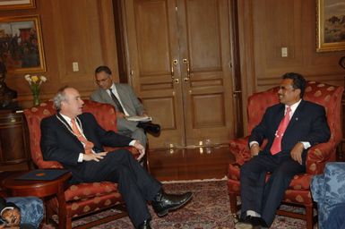 [Assignment: 48-DPA-02-25-08_SOI_K_Pres_Palau] Secretary Dirk Kempthorne [meeting at Main Interior] with government delegation from the Republic of Palau, [led by Palau President Tommy Remengesau. Secretary Kempthorne and President Remengesau discussed, among other subjects, the possibility of creating a National Heritage Area on the Palau island of Peleliu, along with the upcoming Review of the Palau-U.S. Compact of Free Association.] [48-DPA-02-25-08_SOI_K_Pres_Palau_IOD_1087.JPG]