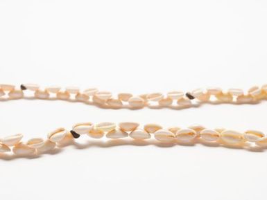 'ula (shell necklace)
