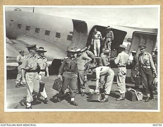 MAREEBA, QLD. 1944-04-13. MEMBERS OF THE ADVANCE PARTY OF HEADQUARTERS, 2ND AUSTRALIAN CORPS COLLECTING THEIR LUGGAGE AFTER DISEMBARKING FROM THE UNITED STATES ARMY AIR FORCE DOUGLAS C47 AIRCRAFT, ..