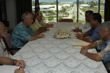 [Assignment: 48-DPA-SOI_K_Majuro_6-11-12-07] Pacific Islands Tour: Visit of Secretary Dirk Kempthorne [and aides] to Majuro Atoll, of the Republic of Marshall Islands [48-DPA-SOI_K_Majuro_6-11-12-07__DI14699.JPG]