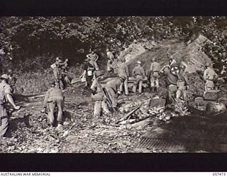 FINSCHHAFEN, NEW GUINEA. 1943-09-22. UNITED STATES ARMY SHORE ENGINEERS REPAIRING A DAMAGED ROAD BRIDGE NEAR THE BEACHHEAD