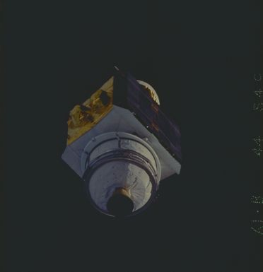 61B-44-054C - STS-61B - RCA SATCOM K-2 communications satellite after deployment from Atlantis