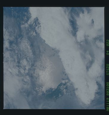 S38-84-022 - STS-038 - STS-38 earth observations