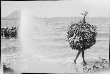 Dukduk stepping ashore, Rabaul Harbour, New Guinea, 1929, 2 / Sarah Chinnery