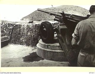 PORT MORESBY, PAPUA, NEW GUINEA. 1944-03-27. THE NO 1 GUN EMPLACEMENT AT BOOTLESS BATTERY, COAST ARTILLERY SHOWING THE CONCRETE CONSTRUCTION ON THE PIVOT MOUNTING OF WHICH THE 155MM M1917 GUN IS ..