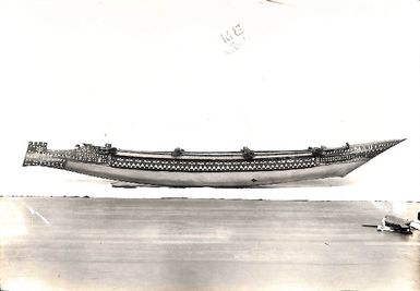 Photo of a canoe with 'Rakahanga' (IV/8)