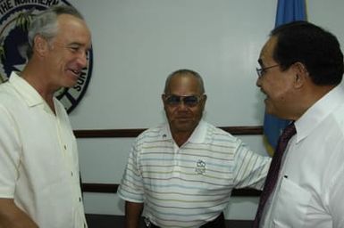 [Assignment: 48-DPA-SOI_K_Saipan_6-5-07] Pacific Islands Tour: Visit of Secretary Dirk Kempthorne [and aides] to Saipan Island, of the Commonwealth of the Northern Mariana Islands [48-DPA-SOI_K_Saipan_6-5-07__DI10568.JPG]