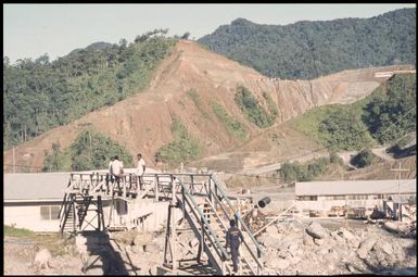 Cutting away the hill spurs (2) : Bougainville Island, Papua New Guinea, April 1971 / Terence and Margaret Spencer