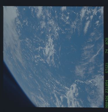 S31-74-078 - STS-031 - STS-31 earth observations