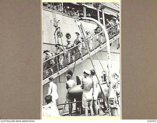 PORT MORESBY, PAPUA. 1942-09. TROOPS OF THE 25TH AUSTRALIAN INFANTRY BRIGADE DISEMBARKING FROM A TROOPSHIP TO A NAVAL CORVETTE FOR FERRYING TO THE WHARF