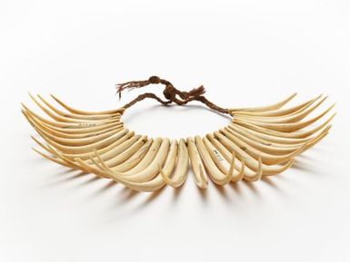 Wasekaseka (sperm whale tooth necklace)