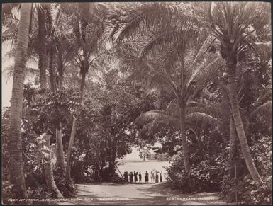 People at the Mota Lava lagoon, Banks Islands, 1906 / J.W. Beattie