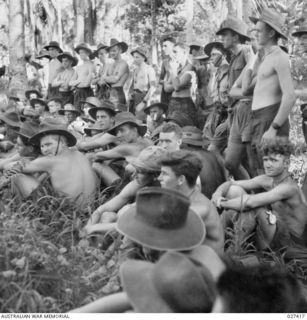 WANIGELA, NEW GUINEA. 1942-10. EAGER COMMANDOS OF 2/6TH AUSTRALIAN INDEPENDENT COMPANY LISTEN TO THEIR COMMANDING OFFICER, MAJOR H. G. HARCOURT DSO MC, AS HE GIVES THEM FINAL BATTLE ORDERS. TROOPER ..