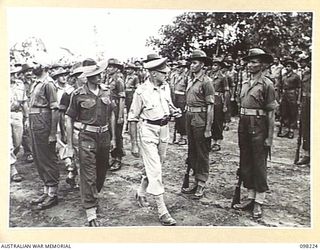 KARAVIA BAY, NEW BRITAIN. 1945-10-22. MAJOR GENERAL K.W. EATHER, GENERAL OFFICER COMMANDING 11 DIVISION, INSPECTING AN INDIAN GUARD OF HONOUR DURING HIS VISIT TO THE INDIAN EX-PRISONER OF WAR CAMP ..