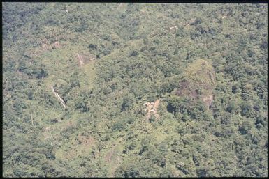 Aerial view of villages (1) : Helicopter flight, Bougainville Island, Papua New Guinea, 1971 / Terence and Margaret Spencer