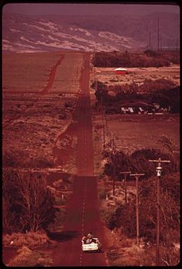 HIGHWAY IN REMOTE AREA OF MOLOKAI