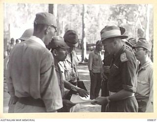 FAURO ISLAND, BOUGAINVILLE AREA. 1945-11-11. LIEUTENANT COLONEL H.L.E. DUNKLEY, COMMANDING OFFICER, 7 INFANTRY BATTALION, SPEAKING WITH THE JAPANESE COMMANDER OF 7 AREA ON THE ISLAND. THEY WERE ..