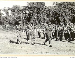 BOUGAINVILLE ISLAND. 1945-01-26. VX38969 MAJOR-GENERAL W. BRIDGEFORD, CBE, MC, GENERAL OFFICER COMMANDING, 3RD DIVISION (2) ACCOMPANIED BY VX24235 BRIGADIER H.H. HAMMER, DSO, COMMANDING OFFICER, ..